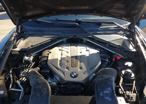 2011 BMW X6 xDrive50I z USA, uszkodzony, nr VIN 5UXFG8C53BLZ96762